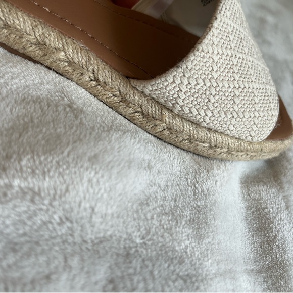 Universal Thread Sandals size 9 1/2W - Picture 2 of 3